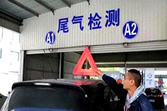 尾气检测被坑千元？老司机三招自救，黄牛黑幕全曝光！