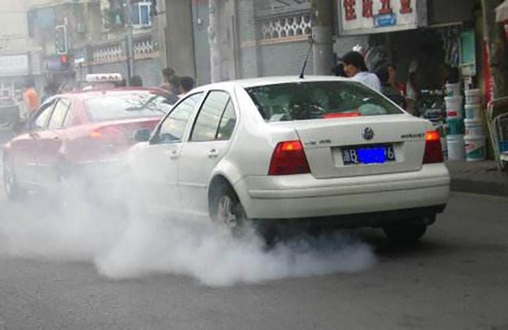 汽车尾气味道大解决方法